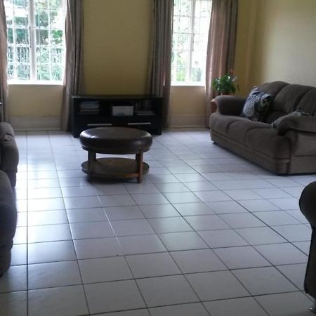 The Crescent Guesthouses - Bnb/Self Catering Durban Buitenkant foto