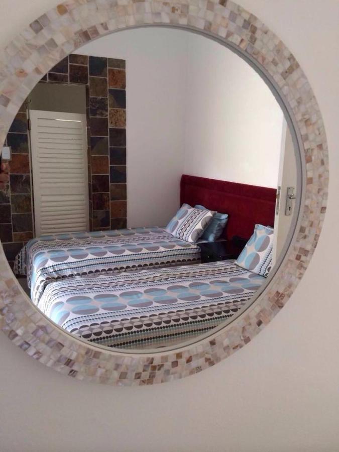 The Crescent Guesthouses - Bnb/Self Catering Durban Buitenkant foto