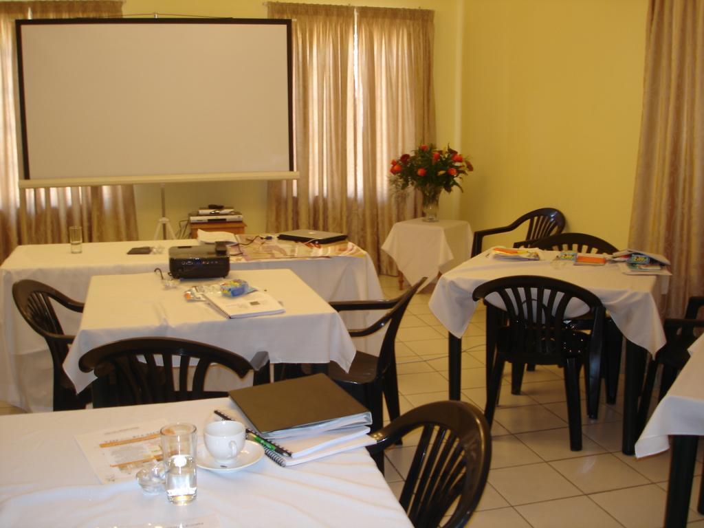 The Crescent Guesthouses - Bnb/Self Catering Durban Buitenkant foto