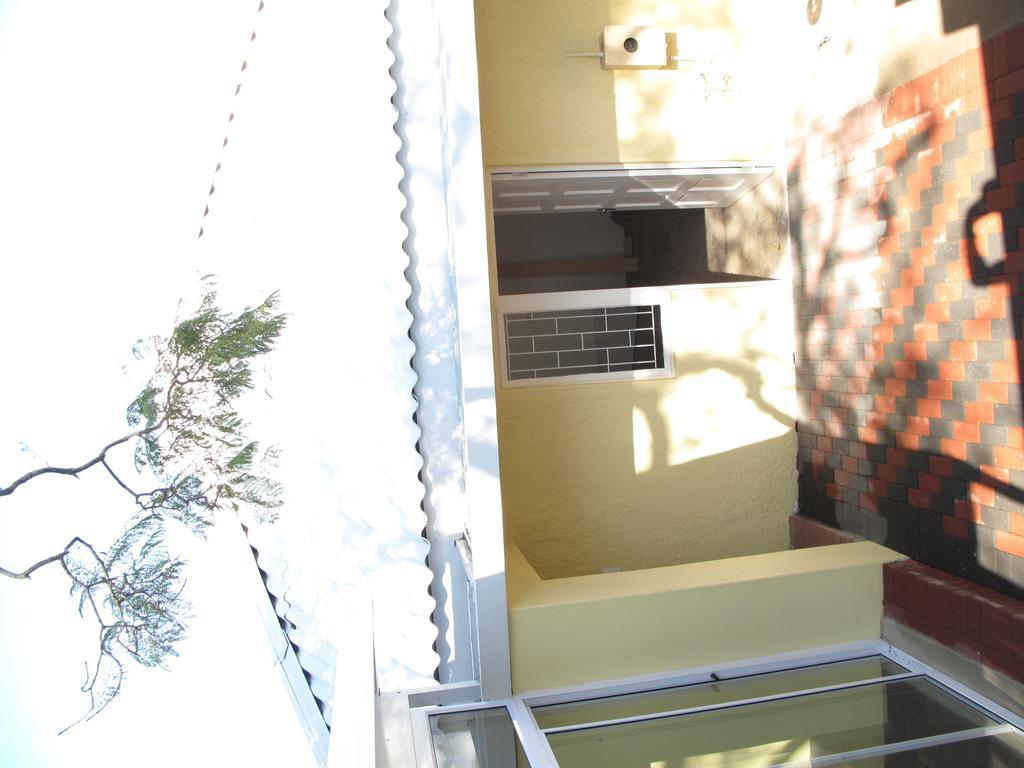The Crescent Guesthouses - Bnb/Self Catering Durban Buitenkant foto
