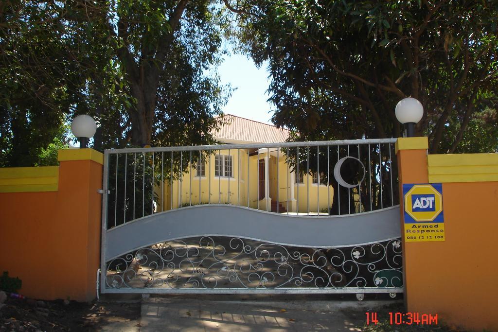 The Crescent Guesthouses - Bnb/Self Catering Durban Buitenkant foto