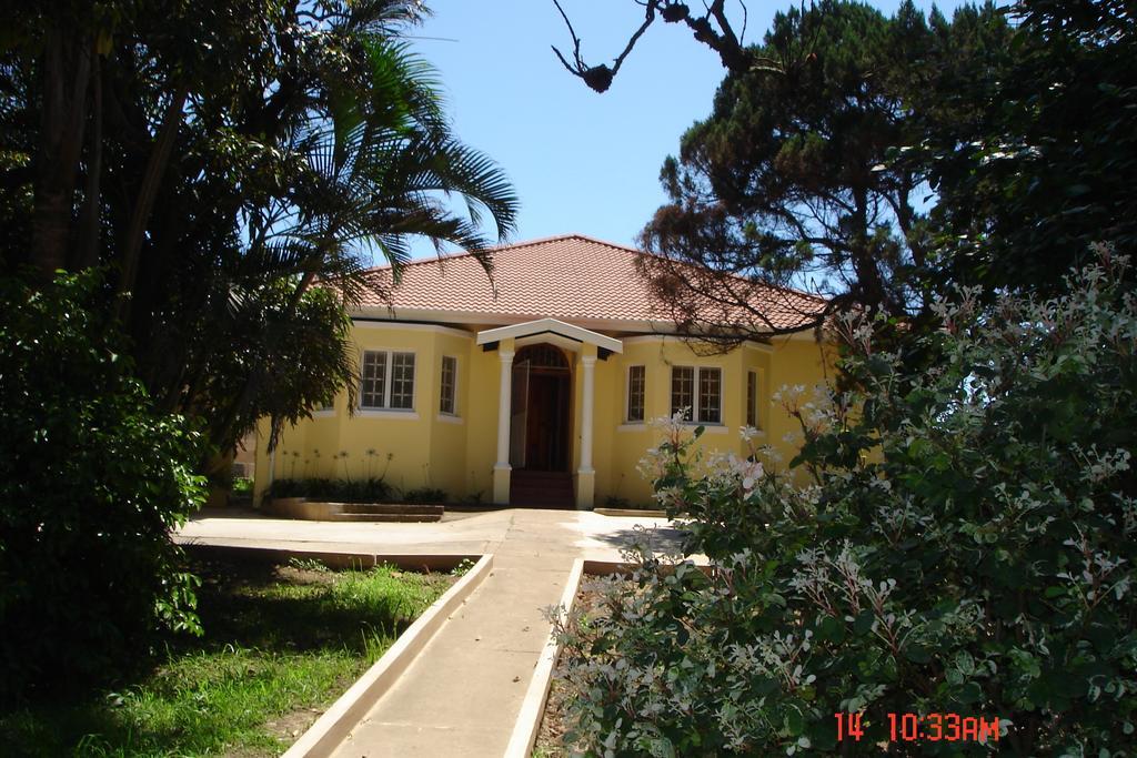 The Crescent Guesthouses - Bnb/Self Catering Durban Buitenkant foto