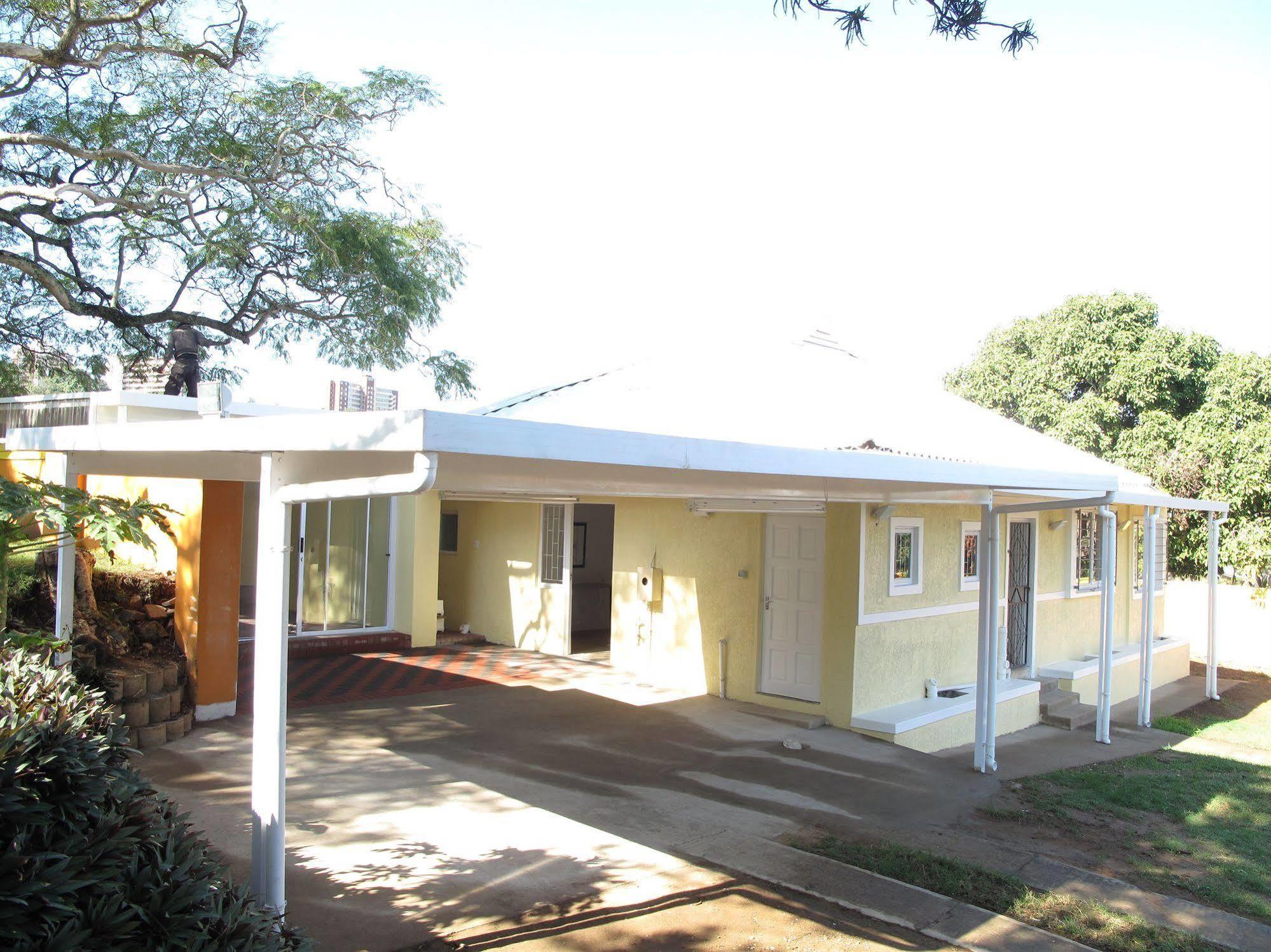 The Crescent Guesthouses - Bnb/Self Catering Durban Buitenkant foto